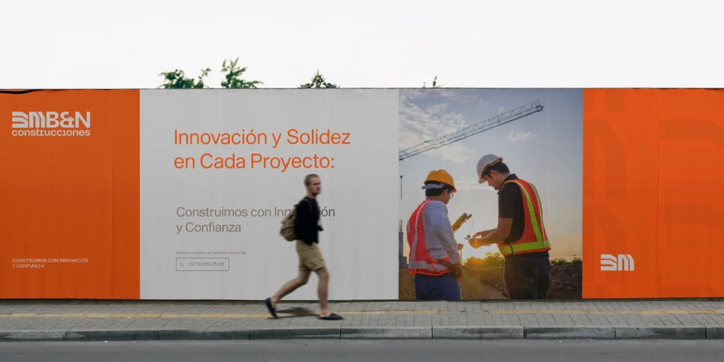 Publicidad exterior de B&N Construcciones en una obra en desarrollo.